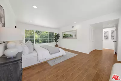 2460 Pesquera Dr, Los Angeles, CA 90049 - Photo 21