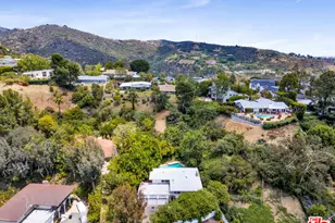 2460 Pesquera Dr, Los Angeles, CA 90049 - Photo 35