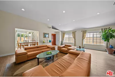 6015 Topeka Dr, Tarzana, CA 91356 - Photo 7