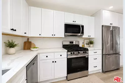 7550 Zombar Ave #8, Van Nuys, CA 91406 - Photo 5