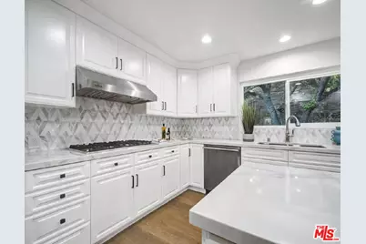 4732 Del Moreno Dr, Woodland Hills, CA 91364 - Photo 17