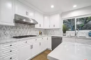 4732 Del Moreno Dr, Woodland Hills, CA 91364 - Photo 17