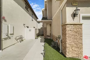 22755 Walnut Park Ln, Newhall, CA 91321 - Photo 21