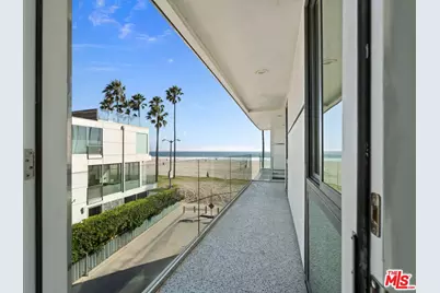 2419 Ocean Front Walk, Venice, CA 90291 - Photo 17