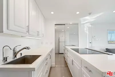2419 Ocean Front Walk, Venice, CA 90291 - Photo 37