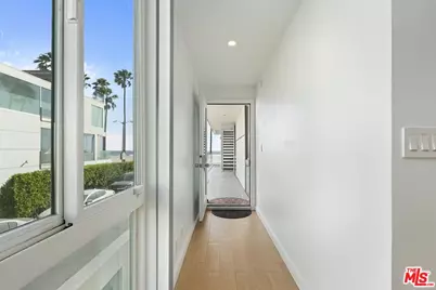 2419 Ocean Front Walk, Venice, CA 90291 - Photo 31
