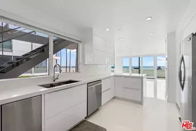 2419 Ocean Front Walk, Venice, CA 90291 - Photo 25