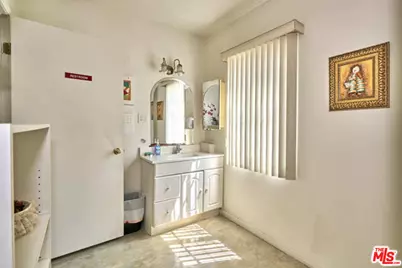 220 N Oxford Ave, Los Angeles, CA 90004 - Photo 13