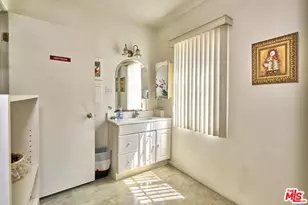 220 N Oxford Ave, Los Angeles, CA 90004 - Photo 13