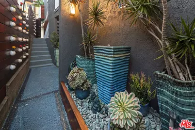 472 Rosecrans Ave, Manhattan Beach, CA 90266 - Photo 31