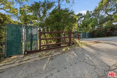 27555 Pacific Coast Hwy, Malibu, CA 90265 - Photo 3