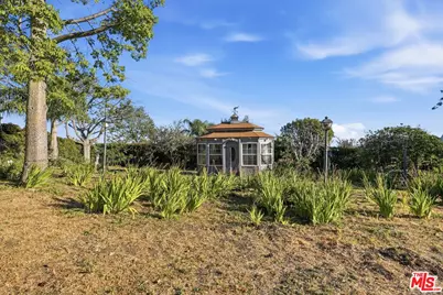 27555 Pacific Coast Hwy, Malibu, CA 90265 - Photo 9