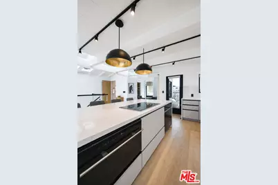 221 36th St, Manhattan Beach, CA 90266 - Photo 35