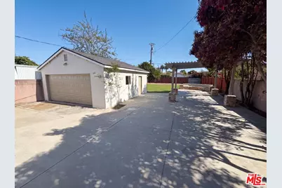 818 W 130th St, Compton, CA 90222 - Photo 25