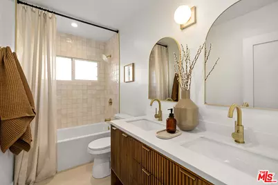 23649 Emelita St, Woodland Hills, CA 91367 - Photo 19