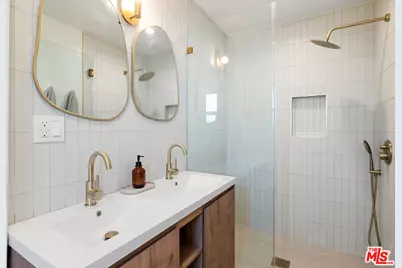 23649 Emelita St, Woodland Hills, CA 91367 - Photo 21