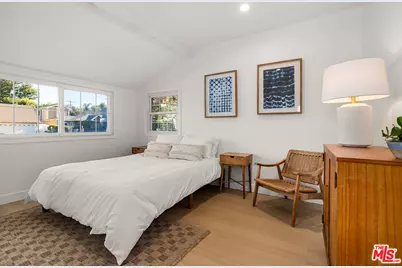 23649 Emelita St, Woodland Hills, CA 91367 - Photo 15