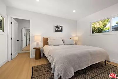 23649 Emelita St, Woodland Hills, CA 91367 - Photo 19