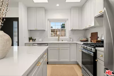 23649 Emelita St, Woodland Hills, CA 91367 - Photo 5