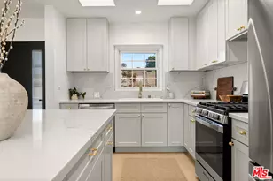 23649 Emelita St, Woodland Hills, CA 91367 - Photo 5
