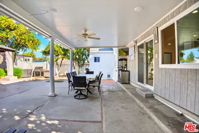 18813 Cantlay St, Reseda, CA 91335 - Photo 9