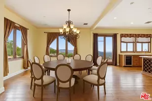 10825 Pacific View Dr, Malibu, CA 90265 - Photo 11