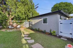 8024 Holy Cross Pl, Los Angeles, CA 90045 - Photo 11