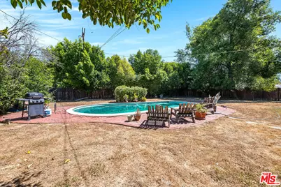 22501 Victory Blvd, West Hills, CA 91307 - Photo 11