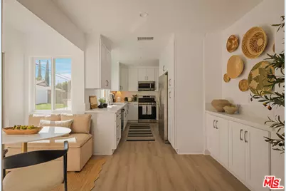130 E Gainsborough Rd, Thousand Oaks, CA 91360 - Photo 9