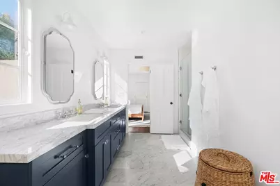201 S Bristol Ave, Los Angeles, CA 90049 - Photo 21
