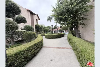 1711 Grismer Ave #63, Burbank, CA 91504 - Photo 5