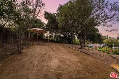 18762 Wells Dr, Tarzana, CA 91356 - Photo 47