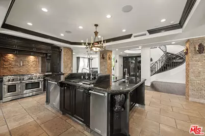 12608 Promontory Rd, Los Angeles, CA 90049 - Photo 13