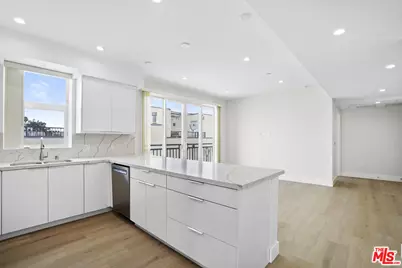 11042 La Maida St #203, North Hollywood, CA 91601 - Photo 5