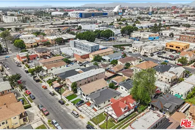 227 W 41st St, Los Angeles, CA 90037 - Photo 41
