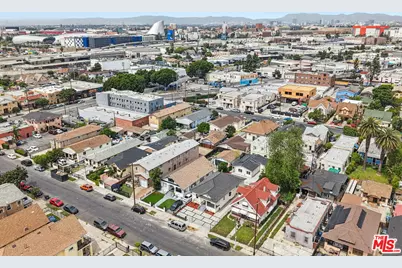 227 W 41st St, Los Angeles, CA 90037 - Photo 39