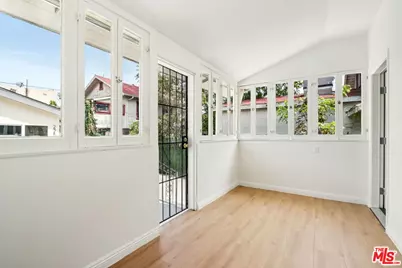 227 W 41st St, Los Angeles, CA 90037 - Photo 15