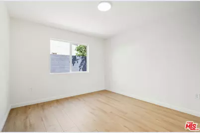 227 W 41st St, Los Angeles, CA 90037 - Photo 35