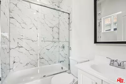 227 W 41st St, Los Angeles, CA 90037 - Photo 23