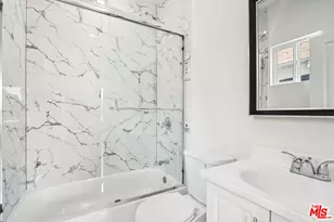 227 W 41st St, Los Angeles, CA 90037 - Photo 23