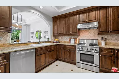 11582 Moorpark St #104, Studio City, CA 91602 - Photo 5