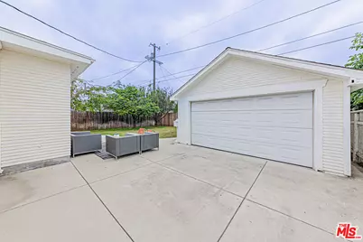 1042 3rd Ave, Los Angeles, CA 90019 - Photo 33