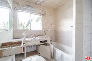5607 Edgemar Ave, Los Angeles, CA 90043 - Photo 17