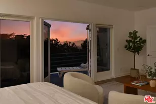 11528 Decente Dr, Studio City, CA 91604 - Photo 23