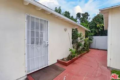 23036 Victory Blvd, Woodland Hills, CA 91367 - Photo 37