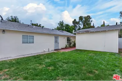 23036 Victory Blvd, Woodland Hills, CA 91367 - Photo 29