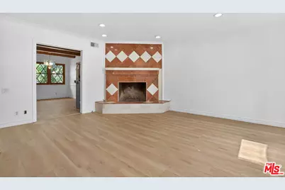 23036 Victory Blvd, Woodland Hills, CA 91367 - Photo 11