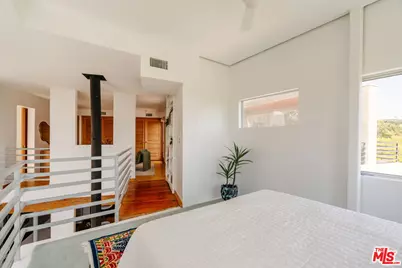 2734 Hollyridge Dr, Los Angeles, CA 90068 - Photo 25