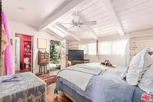15739 Mulholland Pl, Los Angeles, CA 90049 - Photo 25