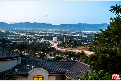 15739 Mulholland Pl, Los Angeles, CA 90049 - Photo 45